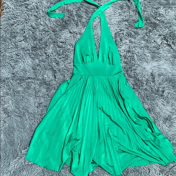 Green halter dress - Picture 1 of 2
